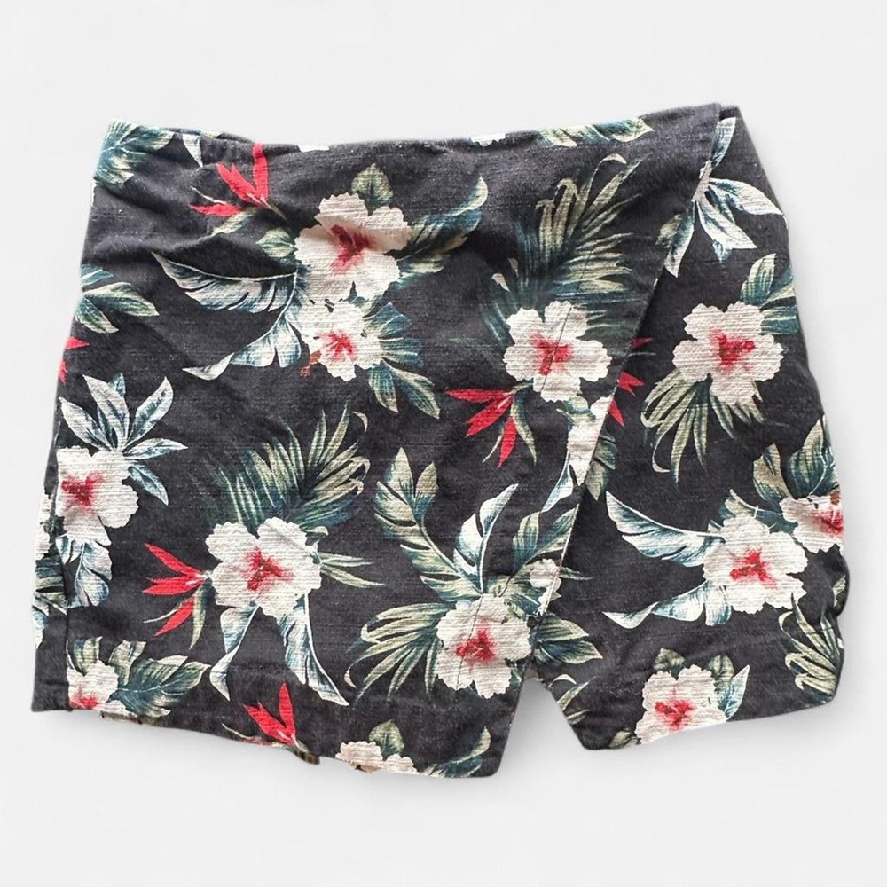 Hollister Black Floral Wrap-Front Skort with White & Red Accents